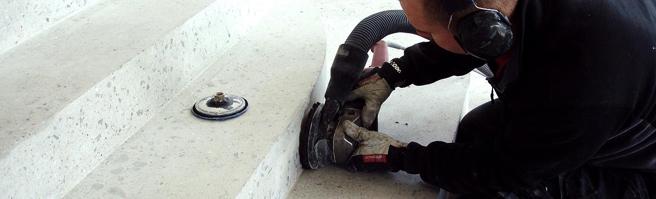 Betongtrappa som slipas