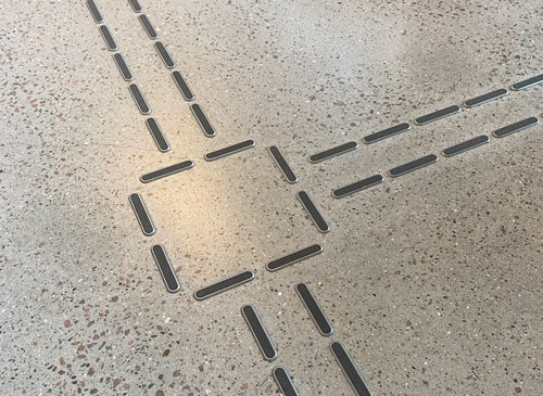 Kontrastmarkering på golv